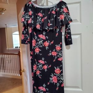 Off-the-shoulder bodycon maternity dress
